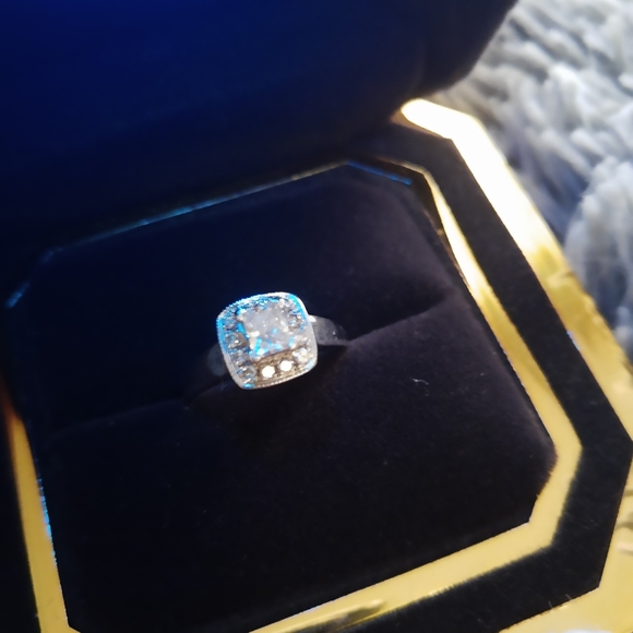 .75ct Natural Diamond engagement ring 18kt white gold. $5700 appraisal. Size 6 - Picture 3 of 6